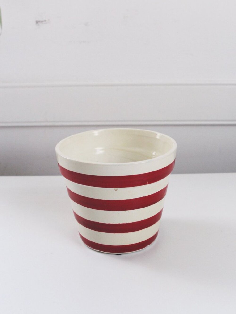 Vintage Red White Striped Ceramic Planter Pot Hand Painted Classic Retro - Picture 2 of 3